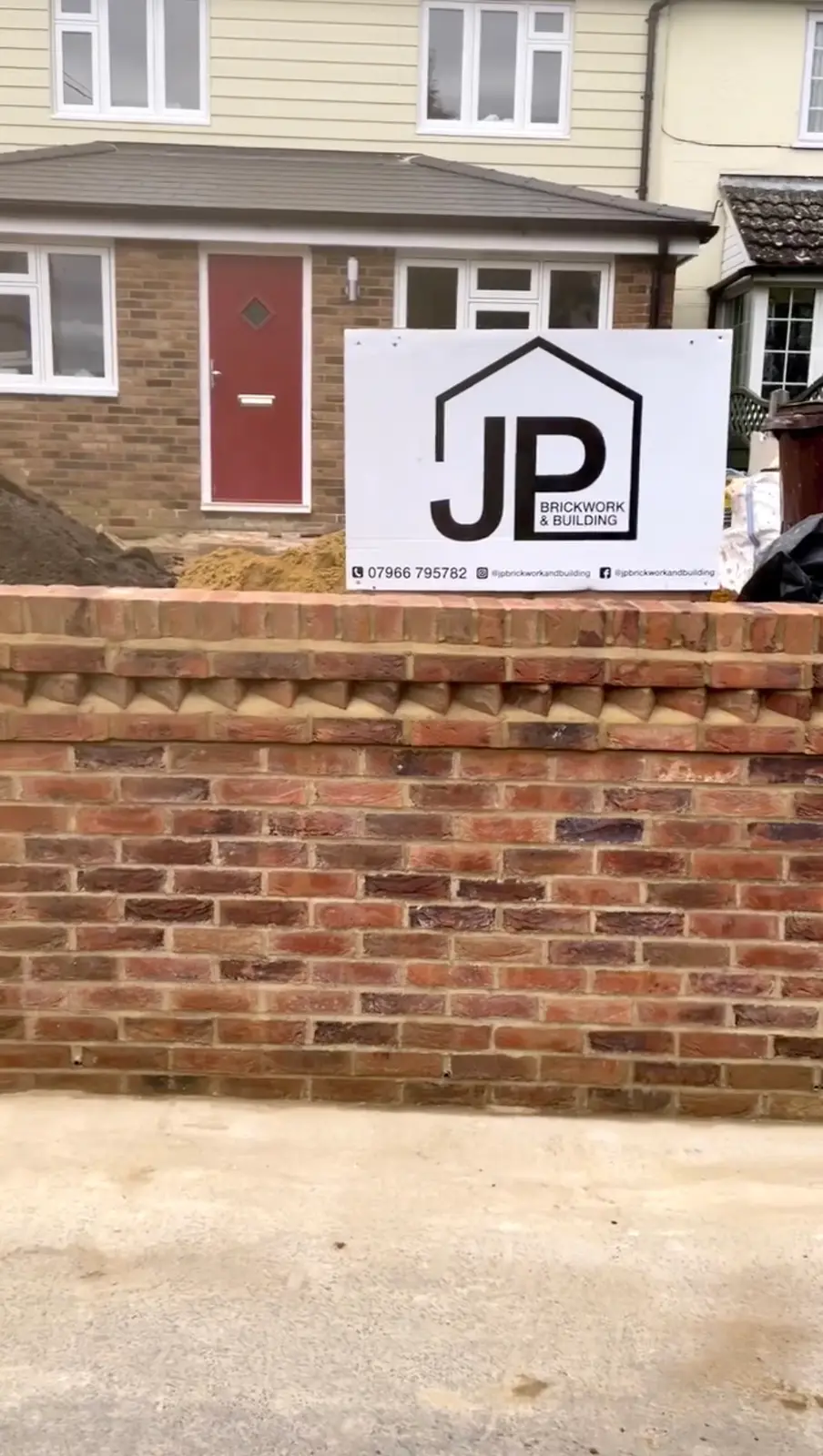 Roxwell Curved Wall